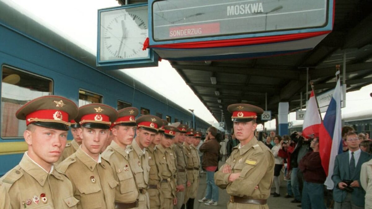 Sověti mali v NDR pol milióna vojakov a armádu agentov vrátane Putina. Ich odsun nebol ľahký