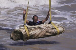 Posvätné miesto Kleopatry. Egyptskí potápači vylovili staroveké pozostatky.