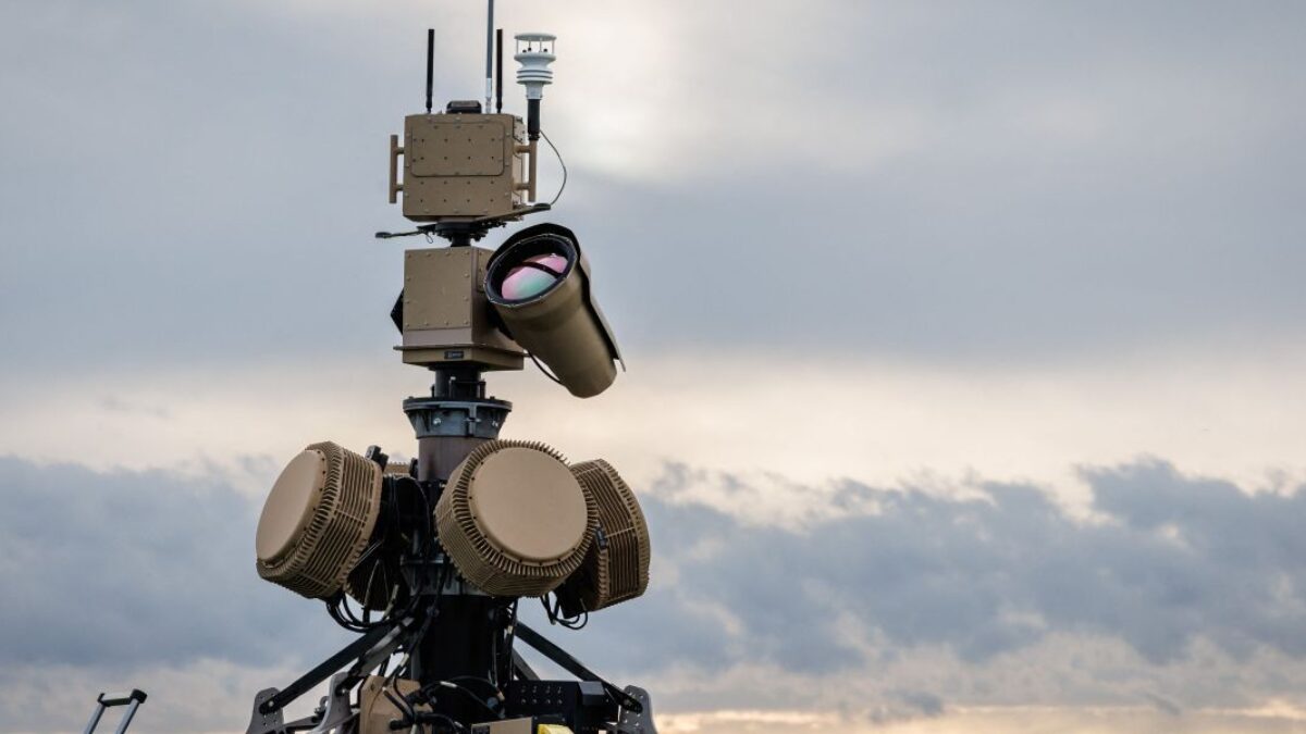 Objem obchodov private equity v leteckom a obrannom priemysle klesol v druhom štvrťroku o 32 %, uvádza PitchBook.