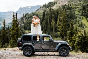 Novomanželia na svahu, v jaskyni či u vodopádu. Svadobné snímky, ktoré berú dych