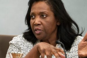 Guvernér Fedu nemá „v úmysle nechať sa Trumpom zastrašiť a odstúpiť“...