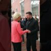Zelenskyj v elegantnom čiernom saku na rokovaniach vo Washingtone.