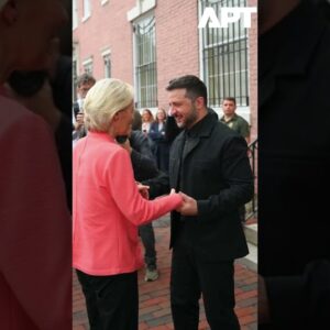 Zelenskyj v elegantnom čiernom saku na rokovaniach vo Washingtone.