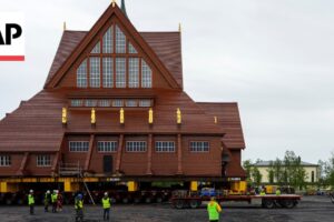 Švédsko presúva historický kostol Kiruna predtým, ako ho pohltí železná baňa
