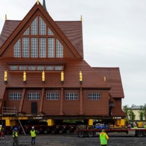 Švédsko presúva historický kostol Kiruna predtým, ako ho pohltí železná baňa