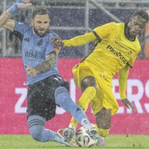 Brutálny zápas na Tehelnom poli. Slovan má postup do Európskej ligy UEFA v nedoh...