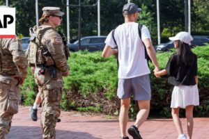 Obyvatelia DC reagujú na prítomnosť polície a kontrolné stanovište v blízkosti i...