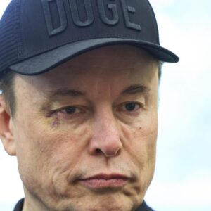 Skupina akcionárov Tesly žiada prešetrenie a „primerané nápravné opatrenia...