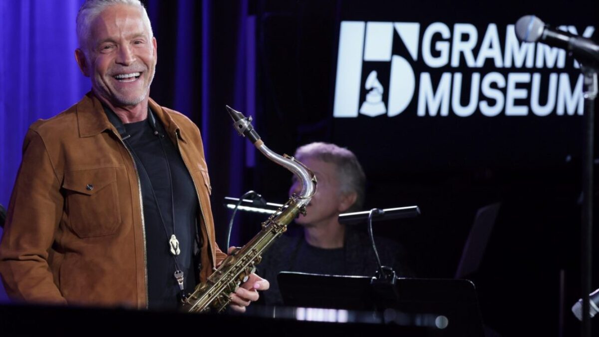 Chronicky meškajúci let odstavený v Boise podnietil jazzovú kapelu k hraniu priamo v uličke: „Cítili ste tú energiu. Všetci boli takí frustrovaní.“