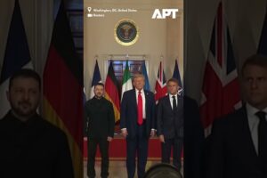 Trump vtipkuje so Zelenským, zatiaľ čo Macron pózuje ako Napoleon v Bielom dome.