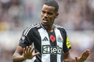 Anglický strelec prelomil mlčanie, obul sa do zamestnávateľa.