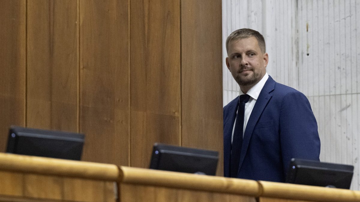 Minister K. Šaško sa oboznamuje s analýzou mRNA vakcín.