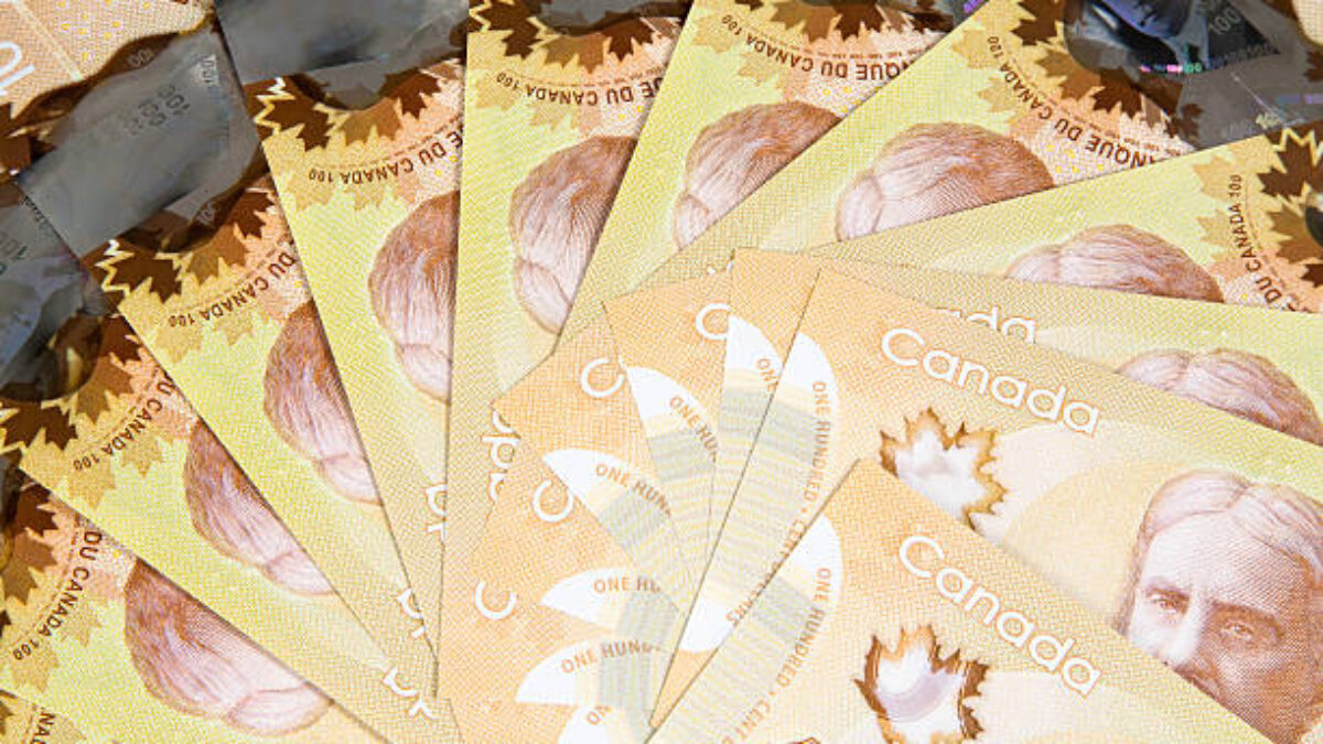 Kanadský dolár oslabil po zverejnení horších údajov o inflácii, pozornosť sa presúva na novozélandskú centrálnu banku.