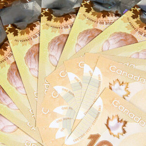 Kanadský dolár oslabil po zverejnení horších údajov o inflácii, pozornosť sa pre...