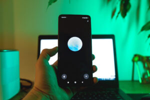 Používatelia ChatGPT sa sťažujú na stratu štandardného hlasového režimu