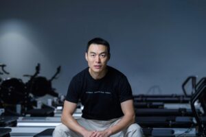 Ázijským seniorom hrozí dlhšia choroba. Hotelier Allen Law chce „premostiť priep...