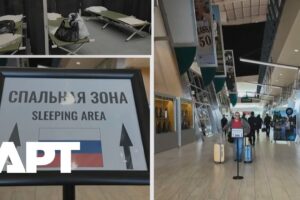 Vnútri ubytovacieho centra pre novinárov v Anchorage pred stretnutím Trumpa a Pu...