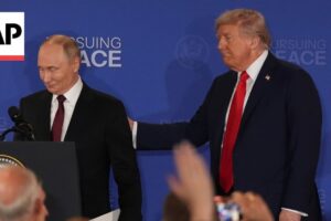 Nabudúce v Moskve: Trump a Putin ukončili viac ako 2,5-hodinové stretnutie