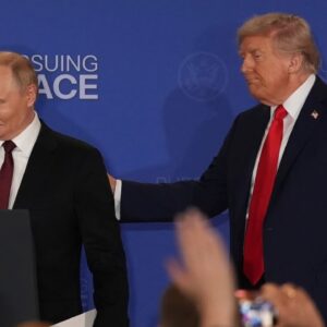 Nabudúce v Moskve: Trump a Putin ukončili viac ako 2,5-hodinové stretnutie