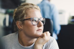 Zamestnanci sa v stagnujúcom trhu práce „držia zubami-nechtami“ svoj...