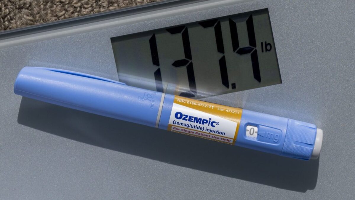 GettyImages-2204555664-e1755534272656.jpg Novo Nordisk znižuje cenu Ozempicu na polovicu, na 499 dolárov pre amerických pacientov platiacich v hotovosti, ktorí spĺňajú podmienky.