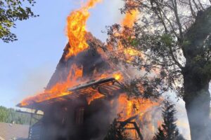 Polícia začala v prípade požiaru v Zázrivej trestné stíhanie.