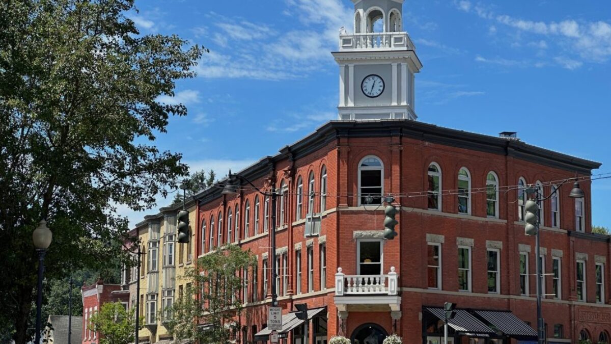 Miles „Burt“ Marshall, 73-ročný obyvateľ štátu New York, obžalovaný z údajnej Ponziho schémy za 95 miliónov dolárov.