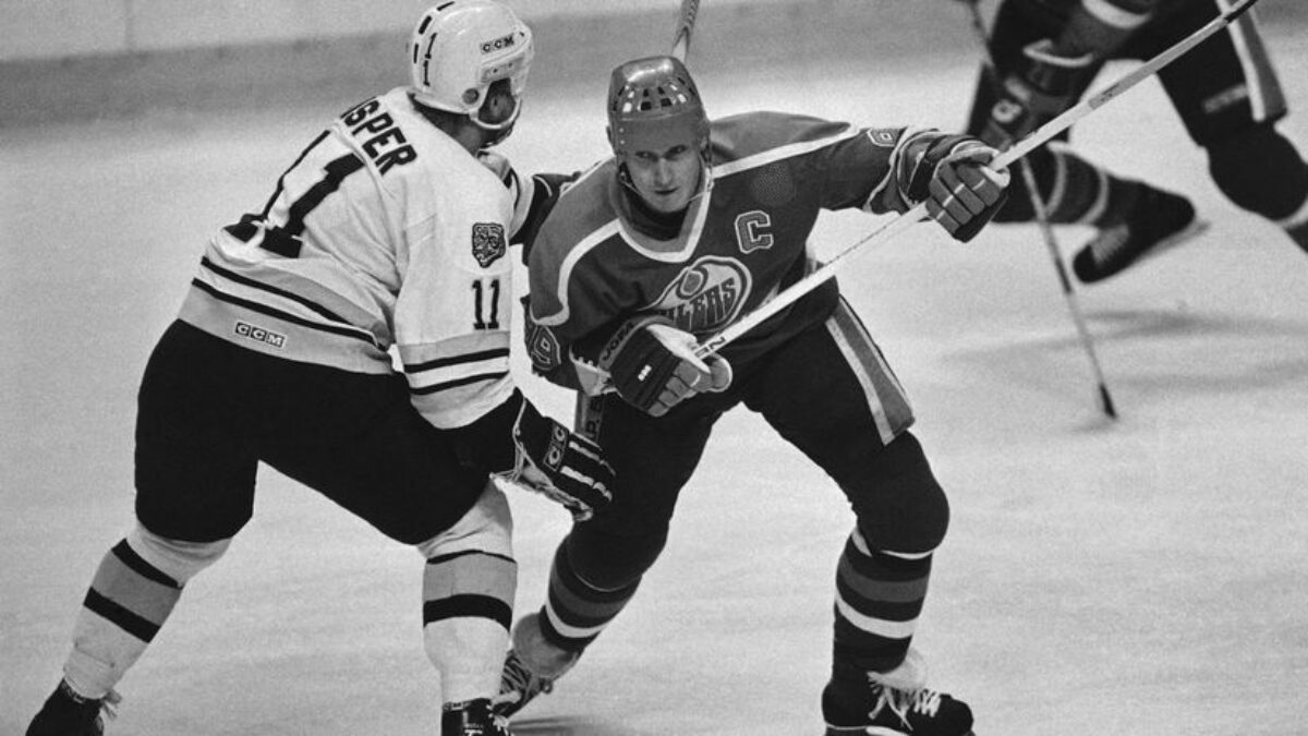 Samovražedný gól, ktorý šokoval svet: Ako si Gretzkyho éra sama Samovražedný gól, ktorý šokoval svet: Ako si Gretzkyho éra sama podrazila nohy.