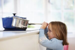 Prvá pomoc pri popáleninách a obareninách: Chladiť, ale nie všade