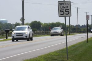 Dnešné rýchlostné limity vychádzajú zo štúdií na vidieckych cestách z 30. a 40. ...