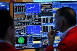 GettyImages-2229156847-e1755467277622.jpg Akciový trh dnes: Futures na Dow rastú pred Powellovým prejavom a maloobchodnými...