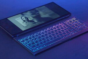 Neuveriteľné! RGB klávesnica na dotykovom monitore – škoda tej batérie