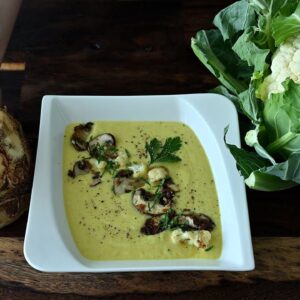 Zdravá karfiolová polievka – najlepšie recepty a príprava!