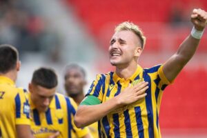 Trusa z Dunajskej Stredy má po zákroku Součeka z Prešova zlomenú nohu