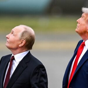 Summit na Aljaške: Nepríjemné dotazy a hlučné bombardéry vyhnali Putina z komfor...