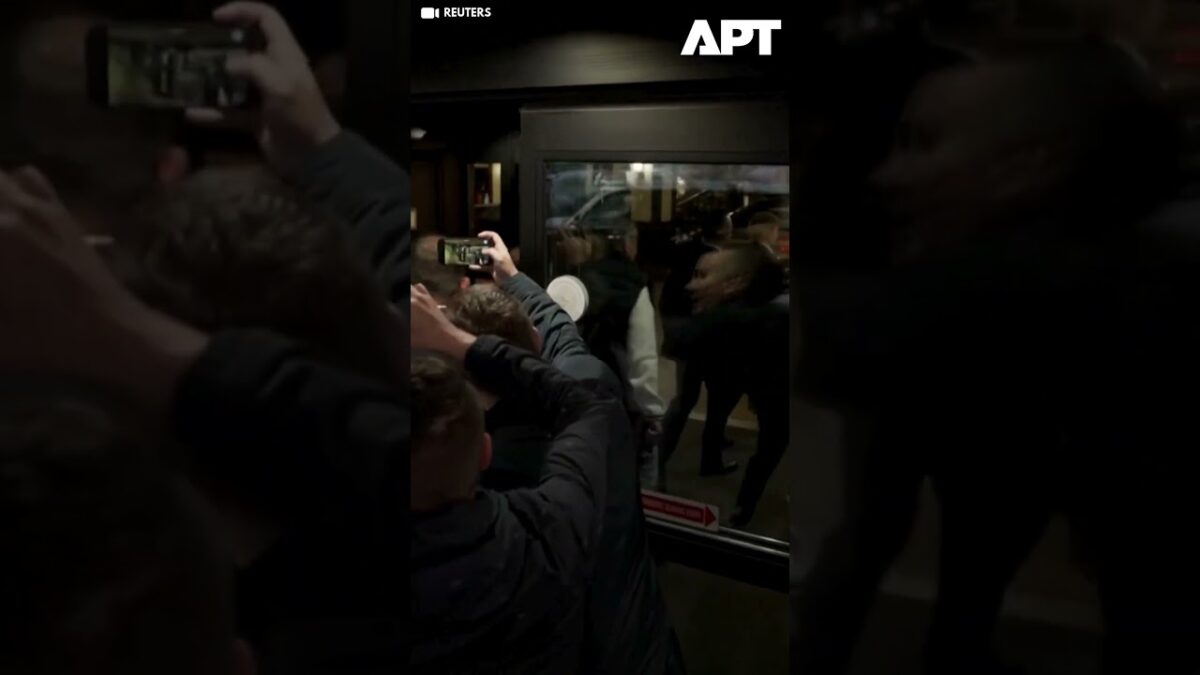 Lavrov videný v Anchorage pred dôležitým summitom Putina a Trumpa na Aljaške.