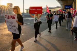 Vláda prinútila Air Canada a letušky späť do práce a do arbitráže po tom, čo štr...