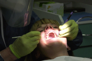 Zubári v Žilinskom kraji ošetria zadarmo ľudí s nedostatkom financií.