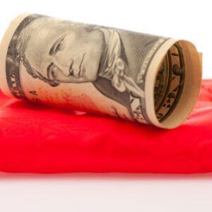 Dolár klesá navzdory solídnemu maloobchodu, očakáva sa summit v Aljaške s vysoko...