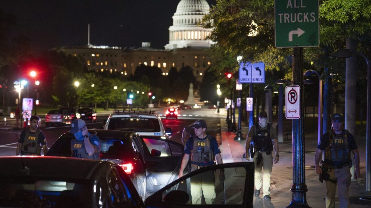 Washington žaluje, aby zablokoval Trumpovo federálne prevzatie jeho policajného oddelenia, keďže zásah sa zintenzívňuje.