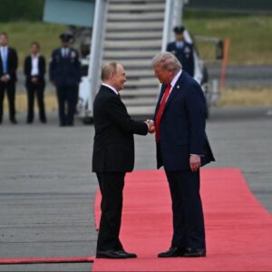 Donald Trump a Vladimir Putin sa stretli.