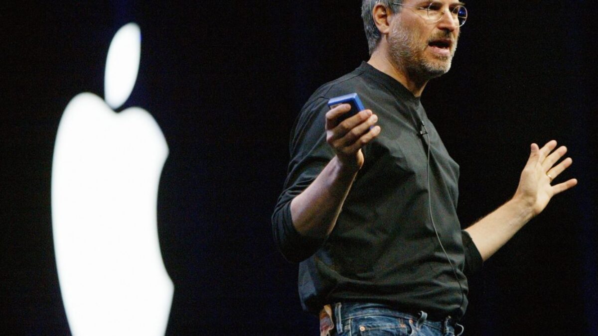 Prvý šéf Steva Jobsa v Silicon Valley odmietol ponuku na kúpu tretiny Applu za 50 000 dolárov – dnes by mal jeho podiel hodnotu takmer 1 bilión dolárov.