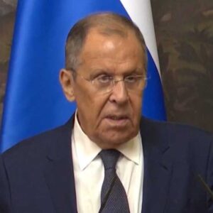Lavrov: Moskva odmieta predpovedať výsledky samitu Trump-Putin.