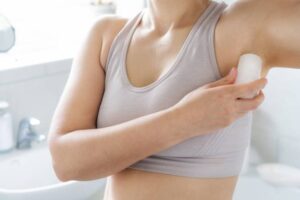 Prečo prejsť na prírodné dezodoranty? Zistite to na vlastnej koži!