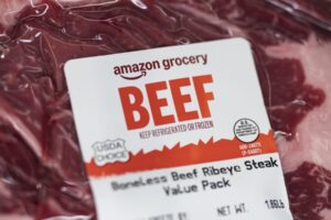 Amazon sa už desaťročia snaží prelomiť dominantné postavenie Walmartu v oblasti ...