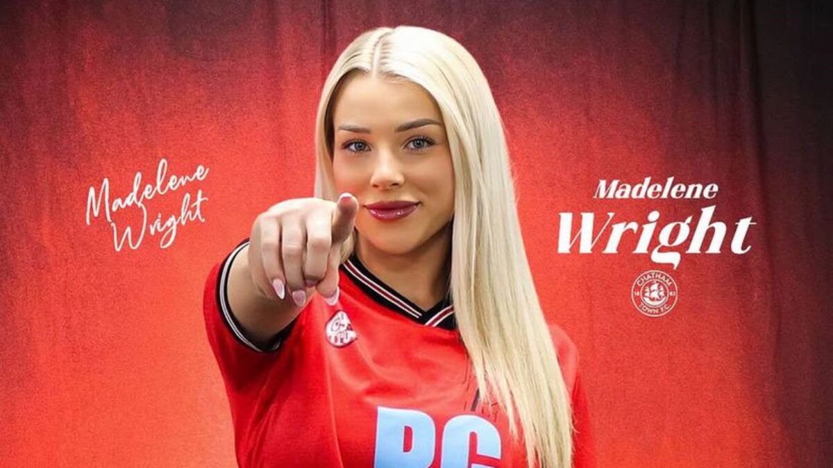 Vyhodili ju, zarobila na erotike, je späť v hre. Od excentrickej futbalistky si v novom klube sľubujú vypredané tribúny