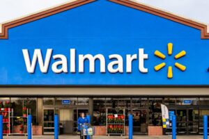 Walmart, ktorý kedysi dostal príkaz „zjesť clá“, poskytuje zamestnan...