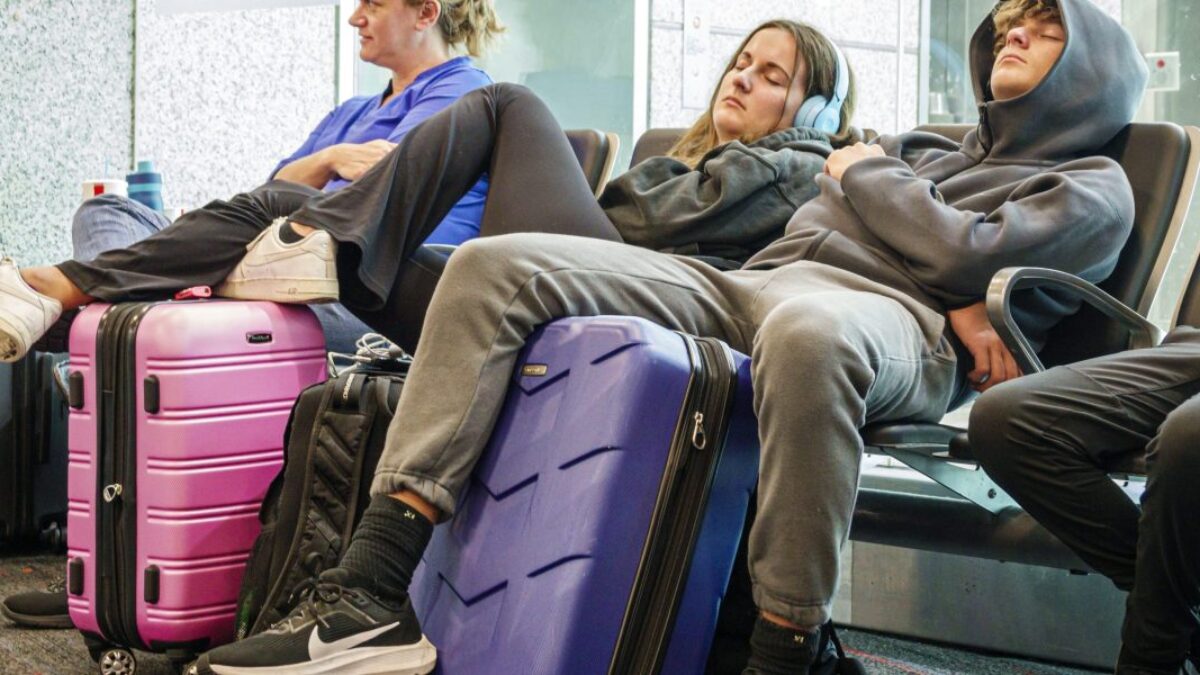 GettyImages-2191213370-e1755180619386.jpg Výskumník z Harvardu: Trojhodinové meškania letov sú teraz štyrikrát bežnejšie ako v roku 1990.