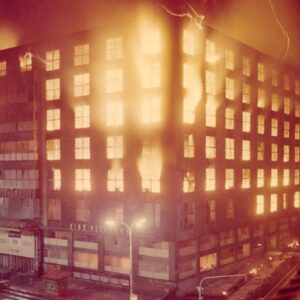 Trhovisko v plameňoch