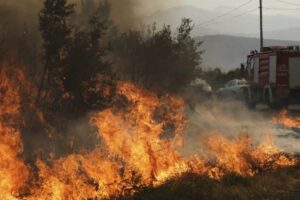 Požiare bičujú viacero krajín.